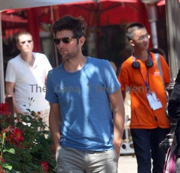 Adam Scott shops at the Apple store in The Grove Los Angeles.