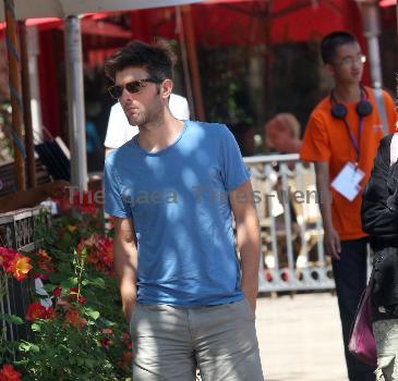 Adam Scott shops at the Apple store in The Grove Los Angeles.