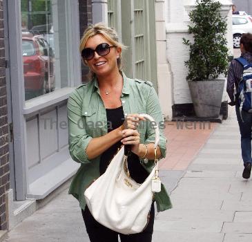 Tina Hobley Does a spot of shopping after having lunch with friends at Lemonia restaurantin Primrose Hill.London.