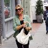 Tina Hobley Does a spot of shopping after having lunch with friends at Lemonia restaurantin Primrose Hill.London.