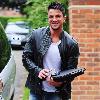 Peter Andre
out and about in Surrey with his laptop
Surrey, England.