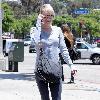 Renee Zellweger 
leaving Starbucks in Pacific Palisades wearing workout clothes
Los Angels, California.