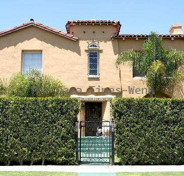 Pickford Lofts 
sober living facility that Lindsay Lohan has checked into, after accepting she has a substance abuse problem
Los Angeles, California - 16.07.10
Mandatory Credit: Michael Wright/WENN.com


{O.J. SIMPSON}'s former lawyer {ROBERT SHAPIRO} has agreed to take over as {LINDSAY LOHAN}'s attorney and reveals the actress has accepted she has a substance abuse problem.
   Shapiro, who lost his son to a drug overdose, insisted Lohan check into his own treatment facility, Pickford Lofts, earlier this week (beg12Jul10) amid reports he had agreed to take on the Mean Girls star's legal affairs after her lawyer Shawn Holley Chapman quit the day after the troubled star was sentenced to 90 days in jail for violating probation on a 2007 DUI arrest.
  After visiting Lohan at the rehab facility on Friday (16Jul10), Shapiro released a statement to WENN, in which he said,