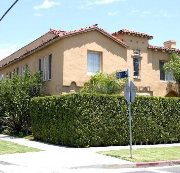 Pickford Lofts 
sober living facility that Lindsay Lohan has checked into, after accepting she has a substance abuse problem
Los Angeles, California - 16.07.10
Mandatory Credit: Michael Wright/WENN.com


{O.J. SIMPSON}'s former lawyer {ROBERT SHAPIRO} has agreed to take over as {LINDSAY LOHAN}'s attorney and reveals the actress has accepted she has a substance abuse problem.
   Shapiro, who lost his son to a drug overdose, insisted Lohan check into his own treatment facility, Pickford Lofts, earlier this week (beg12Jul10) amid reports he had agreed to take on the Mean Girls star's legal affairs after her lawyer Shawn Holley Chapman quit the day after the troubled star was sentenced to 90 days in jail for violating probation on a 2007 DUI arrest.
  After visiting Lohan at the rehab facility on Friday (16Jul10), Shapiro released a statement to WENN, in which he said,