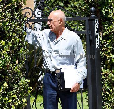 Robert Shapiro 
outside Pickford Lofts sober living facility
Los Angeles, California - 16.07.10
Mandatory Credit: Michael Wright/WENN.com



{O.J. SIMPSON}'s former lawyer {ROBERT SHAPIRO} has agreed to take over as {LINDSAY LOHAN}'s attorney and reveals the actress has accepted she has a substance abuse problem.
   Shapiro, who lost his son to a drug overdose, insisted Lohan check into his own treatment facility, Pickford Lofts, earlier this week (beg12Jul10) amid reports he had agreed to take on the Mean Girls star's legal affairs after her lawyer Shawn Holley Chapman quit the day after the troubled star was sentenced to 90 days in jail for violating probation on a 2007 DUI arrest.
  After visiting Lohan at the rehab facility on Friday (16Jul10), Shapiro released a statement to WENN, in which he said,