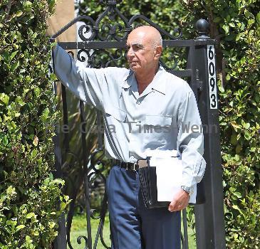 Robert Shapiro 
outside Pickford Lofts sober living facility
Los Angeles, California - 16.07.10
Mandatory Credit: Michael Wright/WENN.com



{O.J. SIMPSON}'s former lawyer {ROBERT SHAPIRO} has agreed to take over as {LINDSAY LOHAN}'s attorney and reveals the actress has accepted she has a substance abuse problem.
   Shapiro, who lost his son to a drug overdose, insisted Lohan check into his own treatment facility, Pickford Lofts, earlier this week (beg12Jul10) amid reports he had agreed to take on the Mean Girls star's legal affairs after her lawyer Shawn Holley Chapman quit the day after the troubled star was sentenced to 90 days in jail for violating probation on a 2007 DUI arrest.
  After visiting Lohan at the rehab facility on Friday (16Jul10), Shapiro released a statement to WENN, in which he said,