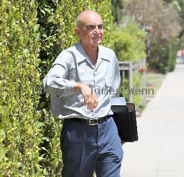 Robert Shapiro 
outside Pickford Lofts sober living facility
Los Angeles, California - 16.07.10
Mandatory Credit: Michael Wright/WENN.com



{O.J. SIMPSON}'s former lawyer {ROBERT SHAPIRO} has agreed to take over as {LINDSAY LOHAN}'s attorney and reveals the actress has accepted she has a substance abuse problem.
   Shapiro, who lost his son to a drug overdose, insisted Lohan check into his own treatment facility, Pickford Lofts, earlier this week (beg12Jul10) amid reports he had agreed to take on the Mean Girls star's legal affairs after her lawyer Shawn Holley Chapman quit the day after the troubled star was sentenced to 90 days in jail for violating probation on a 2007 DUI arrest.
  After visiting Lohan at the rehab facility on Friday (16Jul10), Shapiro released a statement to WENN, in which he said,