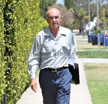 Robert Shapiro 
outside Pickford Lofts sober living facility
Los Angeles, California - 16.07.10
Mandatory Credit: Michael Wright/WENN.com



{O.J. SIMPSON}'s former lawyer {ROBERT SHAPIRO} has agreed to take over as {LINDSAY LOHAN}'s attorney and reveals the actress has accepted she has a substance abuse problem.
   Shapiro, who lost his son to a drug overdose, insisted Lohan check into his own treatment facility, Pickford Lofts, earlier this week (beg12Jul10) amid reports he had agreed to take on the Mean Girls star's legal affairs after her lawyer Shawn Holley Chapman quit the day after the troubled star was sentenced to 90 days in jail for violating probation on a 2007 DUI arrest.
  After visiting Lohan at the rehab facility on Friday (16Jul10), Shapiro released a statement to WENN, in which he said,