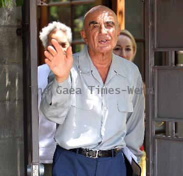 Robert Shapiro 
outside Pickford Lofts sober living facility
Los Angeles, California - 16.07.10
Mandatory Credit: Michael Wright/WENN.com



{O.J. SIMPSON}'s former lawyer {ROBERT SHAPIRO} has agreed to take over as {LINDSAY LOHAN}'s attorney and reveals the actress has accepted she has a substance abuse problem.
   Shapiro, who lost his son to a drug overdose, insisted Lohan check into his own treatment facility, Pickford Lofts, earlier this week (beg12Jul10) amid reports he had agreed to take on the Mean Girls star's legal affairs after her lawyer Shawn Holley Chapman quit the day after the troubled star was sentenced to 90 days in jail for violating probation on a 2007 DUI arrest.
  After visiting Lohan at the rehab facility on Friday (16Jul10), Shapiro released a statement to WENN, in which he said,