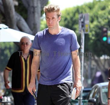 Scott Speedman buying books in Los Feliz wearing old brown boots
Los Angeles, California.