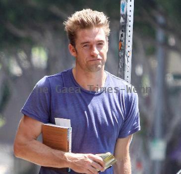 Scott Speedman buying books in Los Feliz wearing old brown boots
Los Angeles, California.