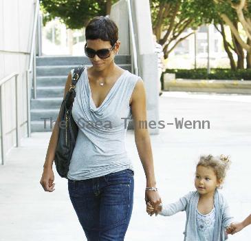 Halle Berry and her daughter Nahla arrive at The Staples Centre to visit the Circus Los Angeles.