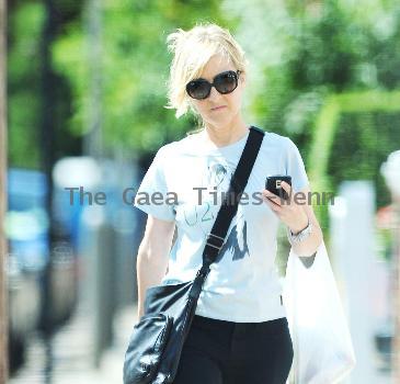 Fiona Phillips goes for a walk near her home after presenting GMTV this morning. London.