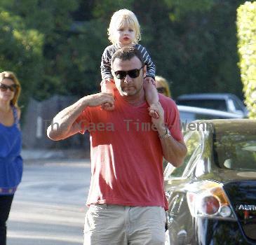 Naomi Watts and Alexander 'Sasha' Pete SchreiberNaomi Watts outside Smashbox Studios with her partner and childrenLos Angeles.