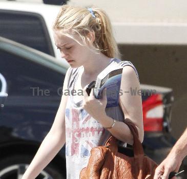 Dakota Fanning
is seen leaving the gym in Studio City with her dad.
Los Angeles, California.