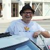 Drew Carey
departs Swingers restaurant after having breakfast wearing a t-shirt that states, 'I became the mayor of your mom'
Los Angeles, California.