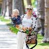 Gwen Stefani and Zuma
seen out walking with her children after visiting her parents.
Los Angeles, California.