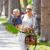 Gwen Stefani and Zuma
seen out walking with her children after visiting her parents.
Los Angeles, California.