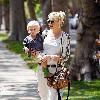 Gwen Stefani and Zuma
seen out walking with her children after visiting her parents.
Los Angeles, California.