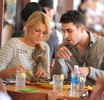 Ali Fedotowsky and Roberto Martinezare seen having lunch together at the Newsroom cafe. Los Angeles.