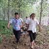 Woman saved from mud pit
An elderly woman suffering from dementia was rescued by police after getting trapped in a mud pit in Jieshou,Anhui. Authorities found the woman lost in the woods and carried her away in a stretcher before contacting a local health center, where doctors determined she had not suffered any serious injuries. Woman saved from mud pit
An elderly woman suffering from dementia was rescued by police after getting trapped in a mud pit in Jieshou,Anhui. Authorities found the woman lost in the woods and carried her away in a stretcher before contacting a local health center, where doctors determined she had not suffered any serious injuries.