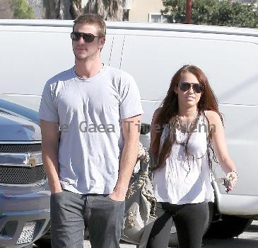 CYRUS AND HEMSWORTH SPLIT CYRUS AND HEMSWORTH SPLIT