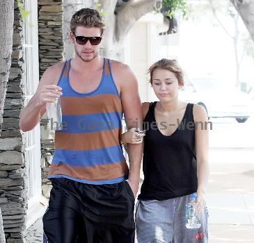 CYRUS AND HEMSWORTH SPLIT CYRUS AND HEMSWORTH SPLIT