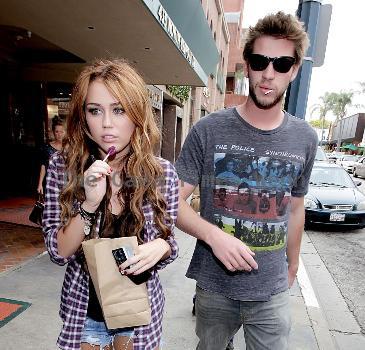 CYRUS AND HEMSWORTH SPLIT CYRUS AND HEMSWORTH SPLIT