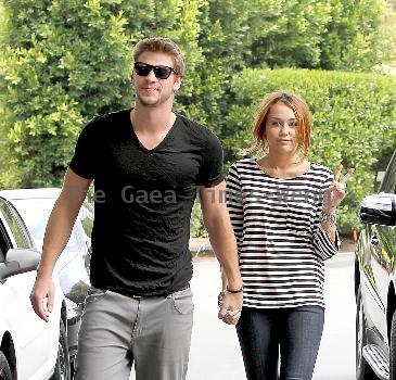 CYRUS AND HEMSWORTH SPLIT CYRUS AND HEMSWORTH SPLIT