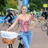 Kelly Brook Mayor Of London's Sky Ride at the junction of Marlborough Road and The Mall. London.