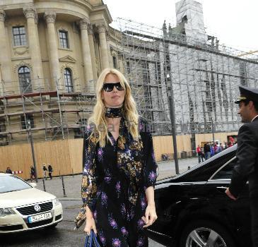 Claudia Schiffer arriving at Tegel Airport after flying in from London for the Vogue Berlin Fashion Night Out. Berlin.