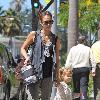 Honor Marie Warren and Jessica Alba
Jessica Alba leaving a medical centre to go out to lunch with her daughter at Nate 'n Al of Beverly Hills Delicatessen
Los Angeles, California.