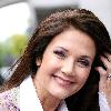 Lynda Carter 
outside the ITV studios
London, England.