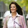 Lynda Carter 
outside the ITV studios
London, England.