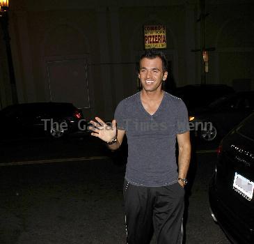 Tony Dovolani