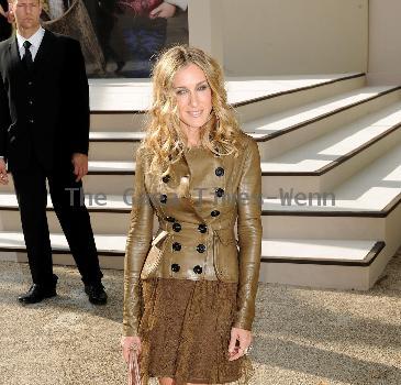 Sarah Jessica Parker London Fashion Week Spring/Summer 2011 - Burberry held at the Chelsea College of Art and Design - Arrivals London.