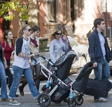 Sarah Jessica Parker takes her daughters Marion and Tabitha to a playground
New York City, USA.