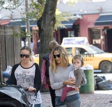 Sarah Jessica Parker takes her daughters Marion and Tabitha to a playground
New York City, USA.