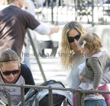 Sarah Jessica Parker takes her daughters Marion and Tabitha to a playground
New York City, USA.