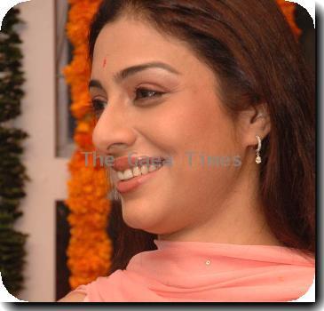 Tabu searches dulha for Uvika in Toh Baat Pakki