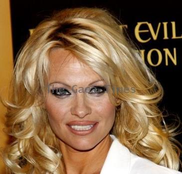 Pamela Anderson wants to be a Bond Girl