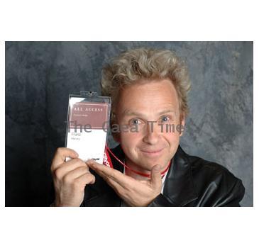 Watch out Magic Guru Franz Hararys Daring Act on Mumbai Local Train Track