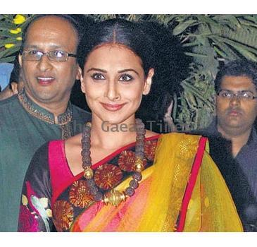 Vidyas Item Number In Urumi Is A Gift To Her Parents