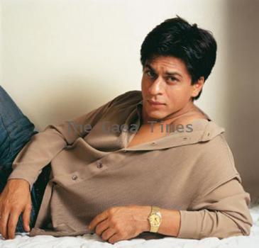 SRKs Ra.One Costume Makes Him Weak!