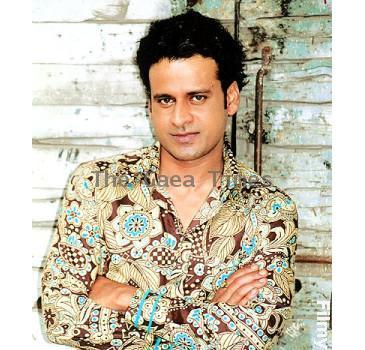 Manoj Bajpai Turns Goldsmith For Dus Tola