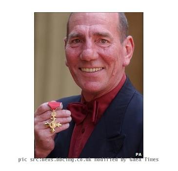 pete <b>postlethwaite</b>