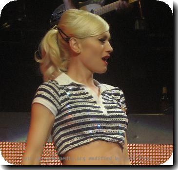 Gwen Stefani performing "Cool" at the Tweeter Center for the Performing Arts in Mansfield, Massachusetts, United States