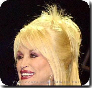 Dolly_Parton_in_Nashville_cropped_59217_O