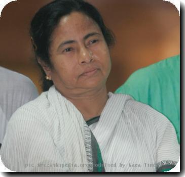 Trinamool Congress chief Mamata Banerjee attends a news conference in the eastern Indian city of Kolkata September 7, 2008.