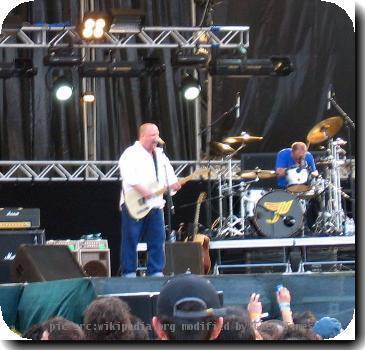 Pixies performing at the Heinekin Jammin Festival on 19 June 2004.